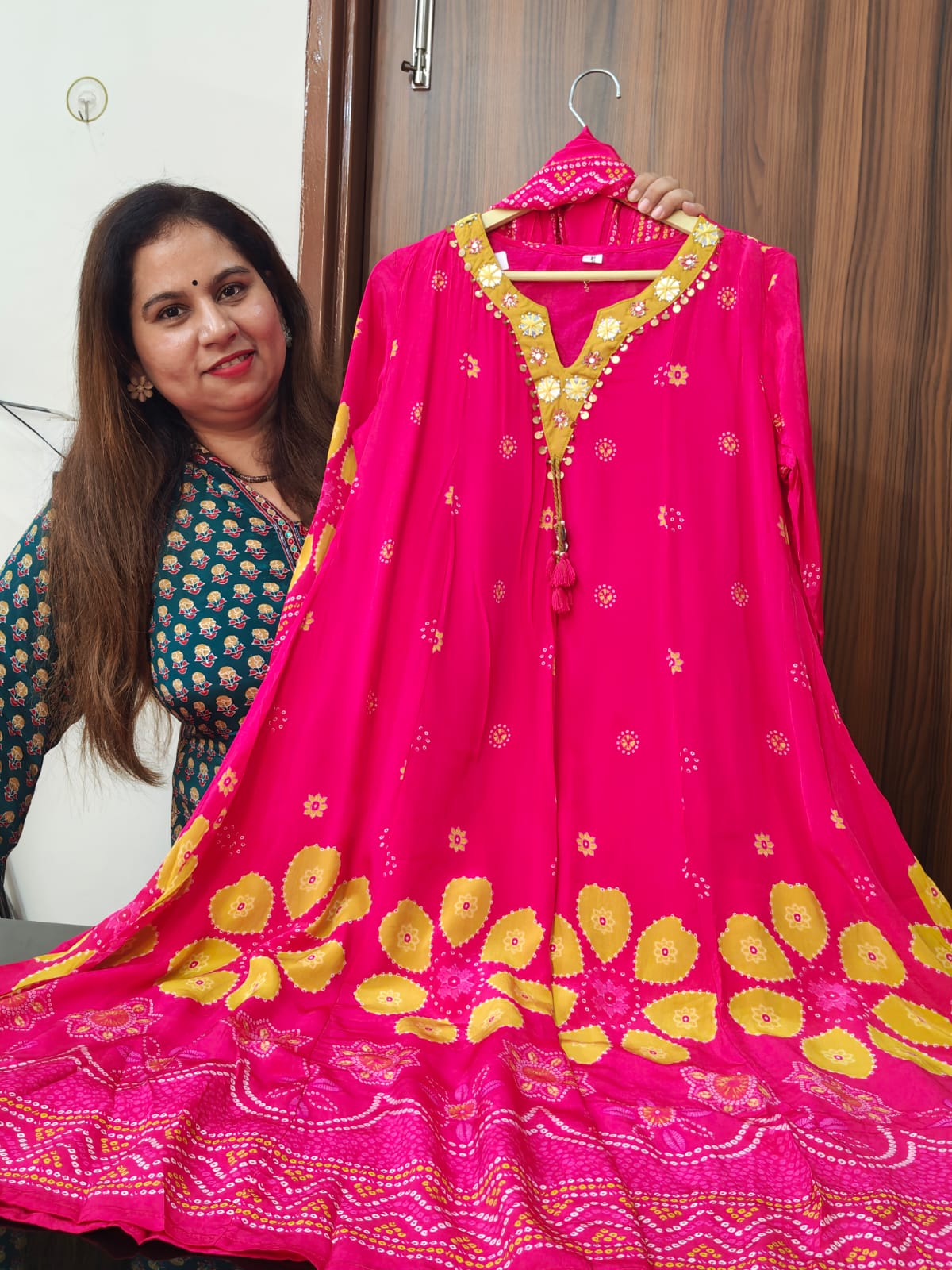 Inaaya pink crape anarkali suit set (INCP 148)