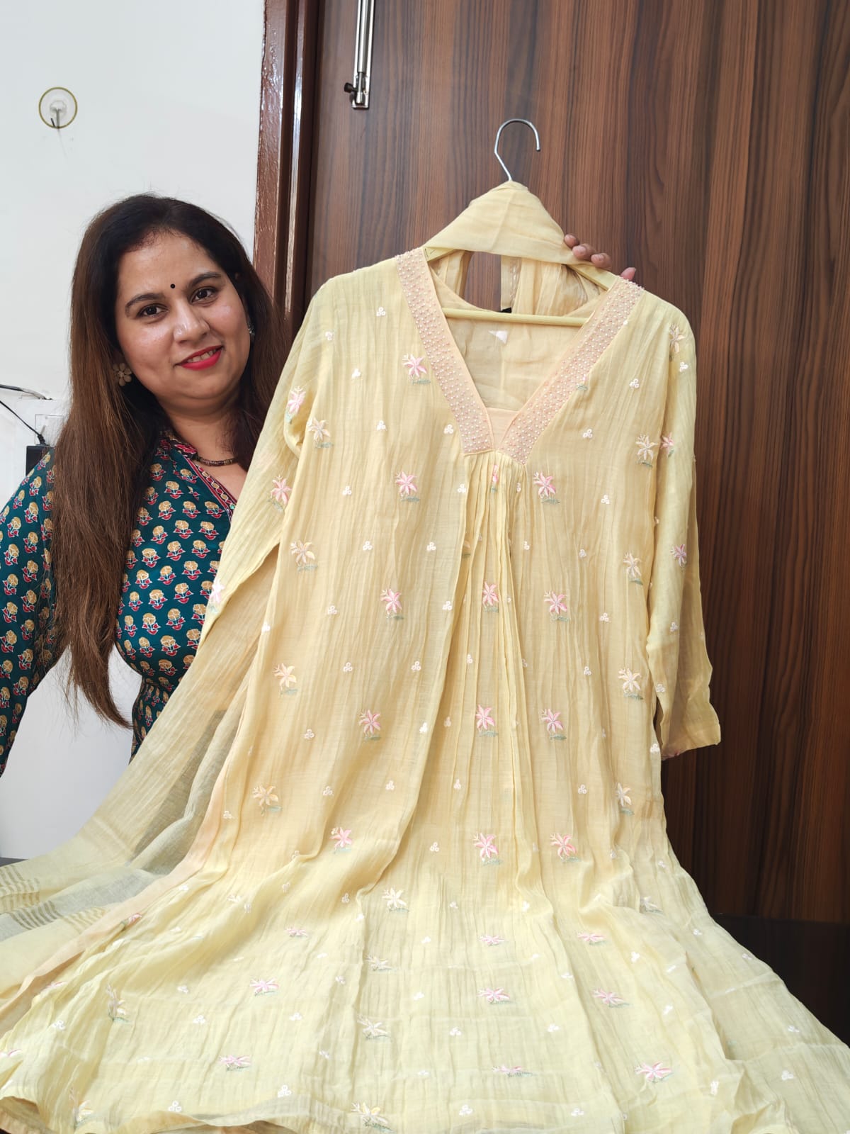 Inaaya ivory pure mul chanderi suit set (INCP 149)