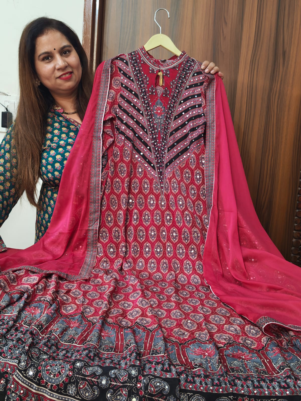 Inaaya carmine crape anarkali suit set (INCP 153)
