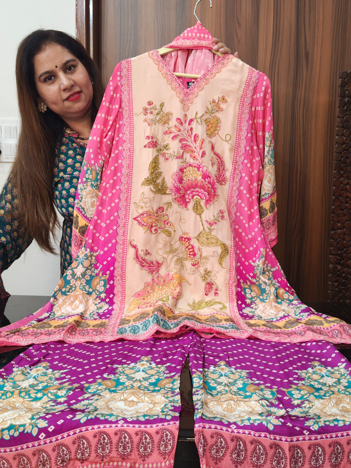 Inaaya ivory pink floral crape suit set (INCP 154)