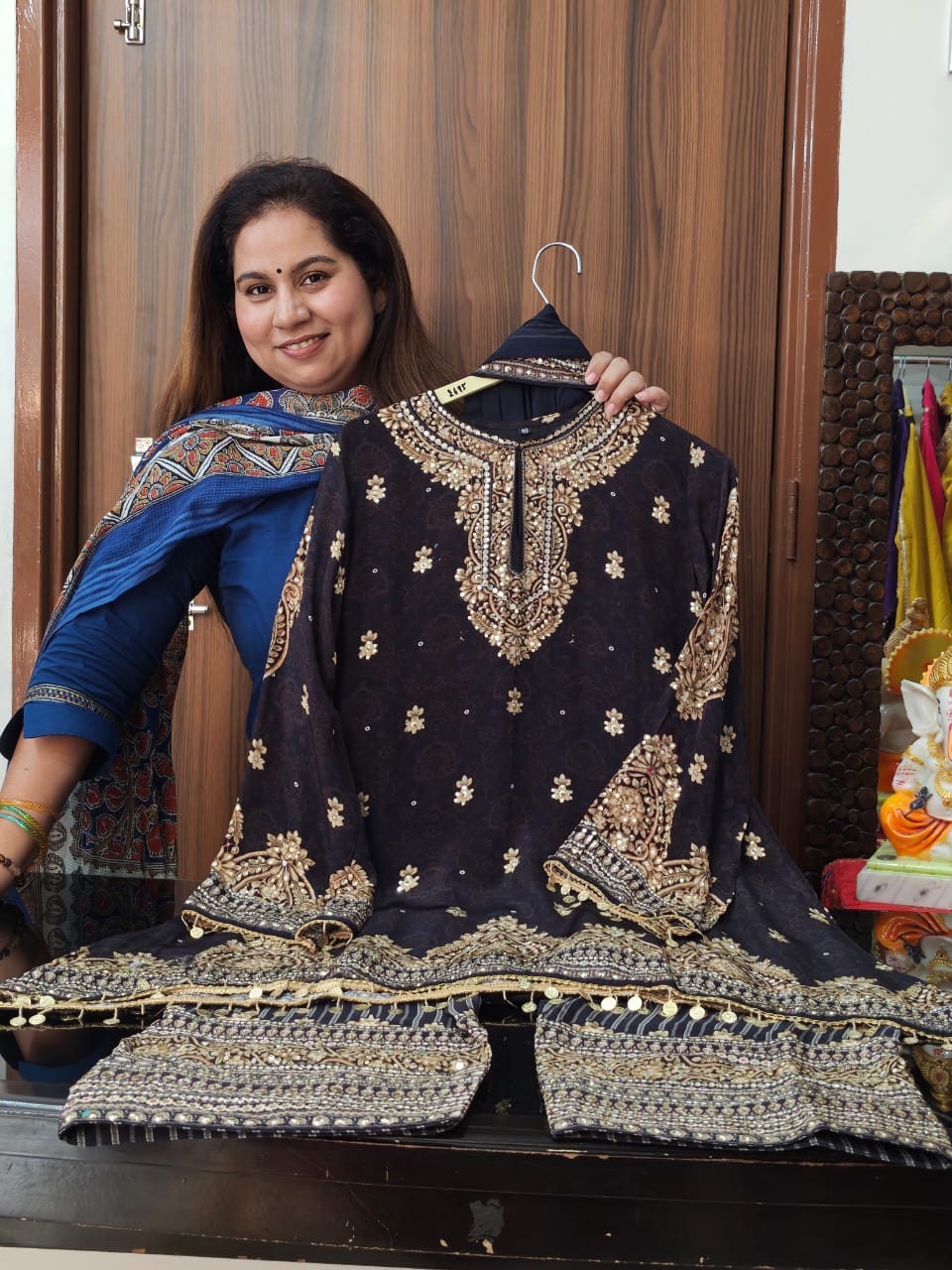 Inaaya black floral pure crape suit set (INCP 209)