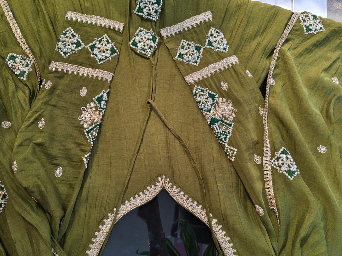 Inaaya sage green mul chanderi anarkali suit set (INCP 091)