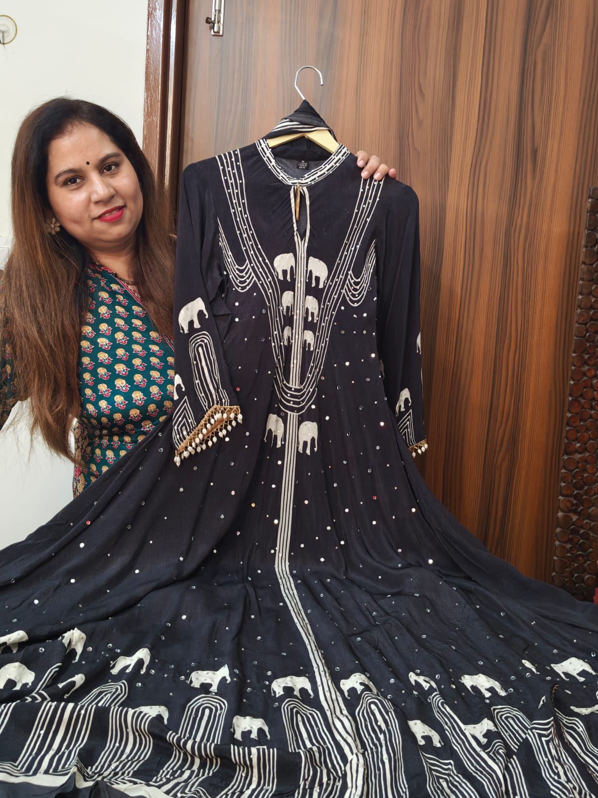 Inaaya black crape anarkali suit set (INCP 152)