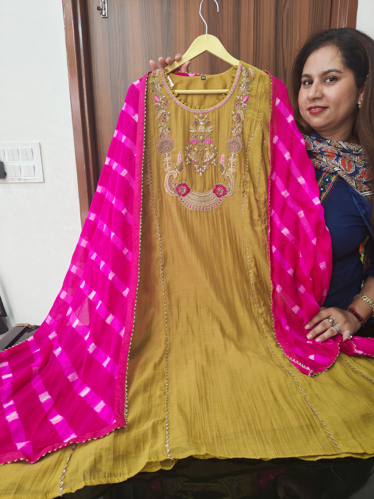 Inaaya pure mul chunderi suit set (INCP 078)