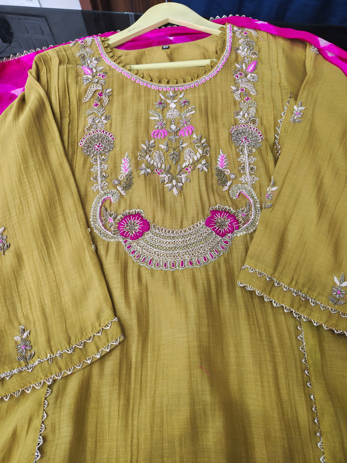 Inaaya pure mul chunderi suit set (INCP 078)