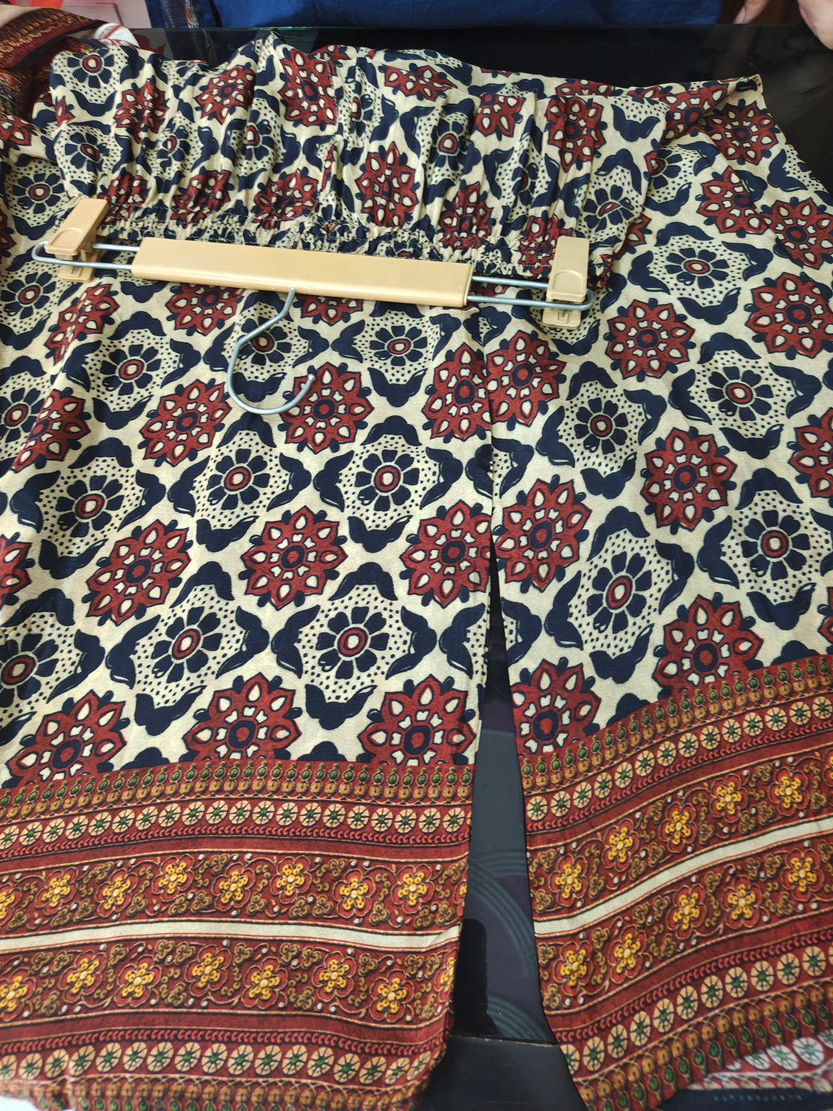 Inaaya pure mul chunderi suit set (INCP 075)