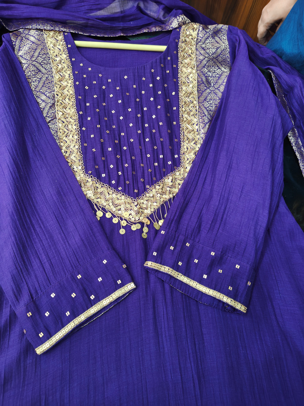 Inaaya pure mul chunderi suit set (INCP 074)