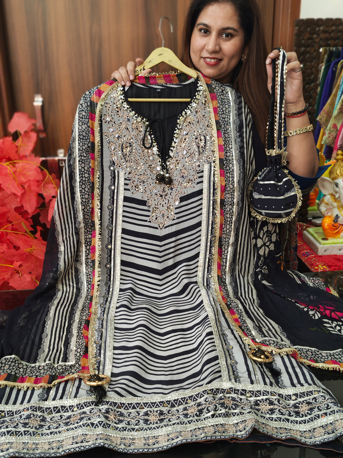 Inaaya pure mul chunderi suit set (INCP 084)