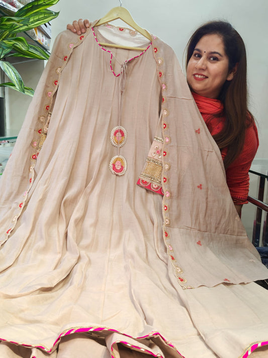 Inaaya pale silver mul chanderi anarkali suit set (INCP 092)