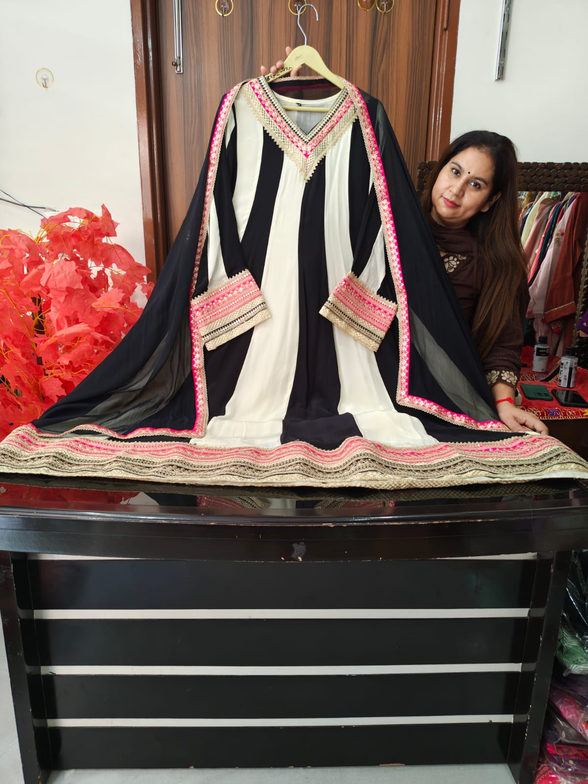 Inaaya black anarkali suit set (INCP 032)